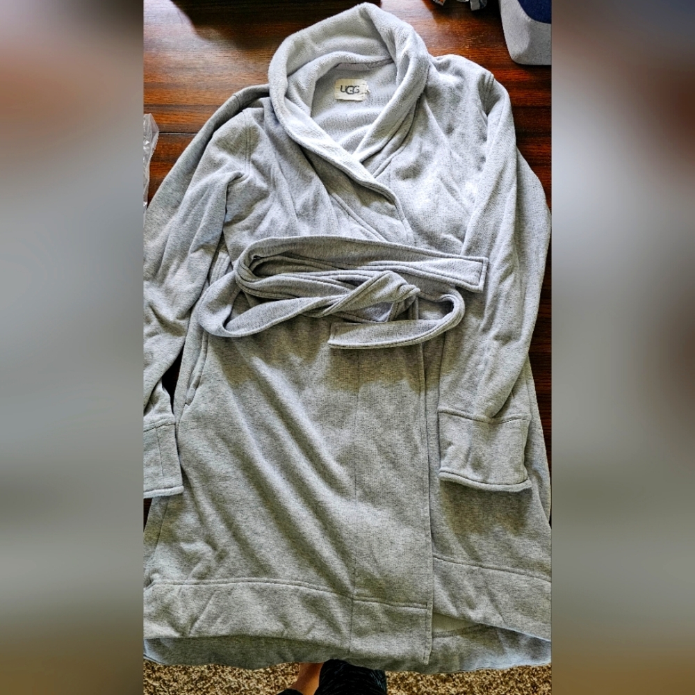 UGG Robe Large Gray excellent condition softly lined